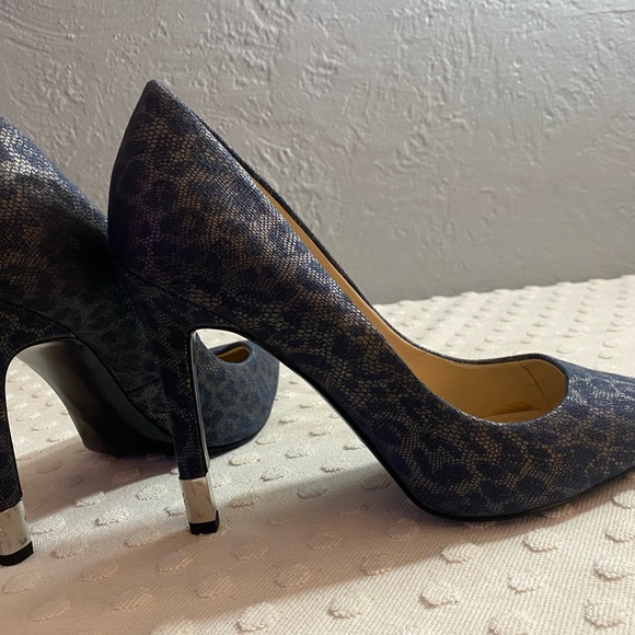 GUESS Blue Leopard Print Stilettos - Picture 13 of 16